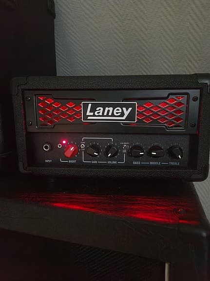 Laney-topp + Harley Benton 4x12 kabinett