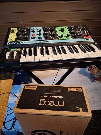 Moog Grandmother analog synt