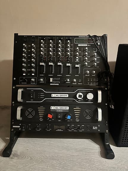 Mc Crypt DJ-mixer och högtalare svart