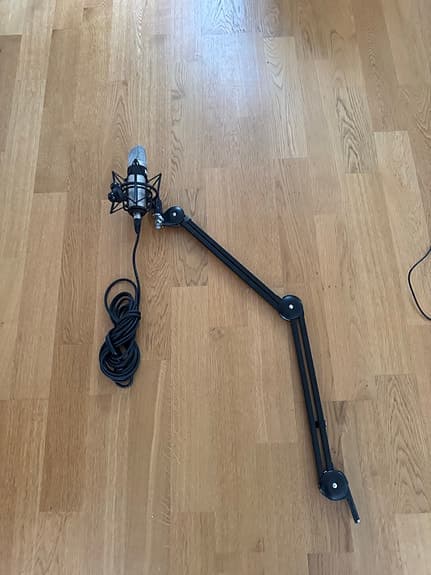 Røde NT1-A mikrofon med stativ och Focusrite Scarlett Solo ljudkort