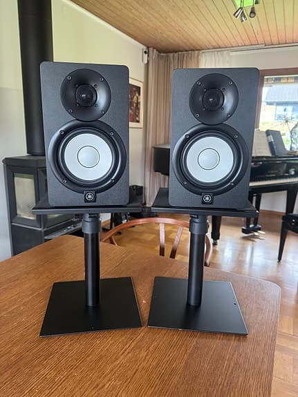 2st Yamaha HS5 + Stativ