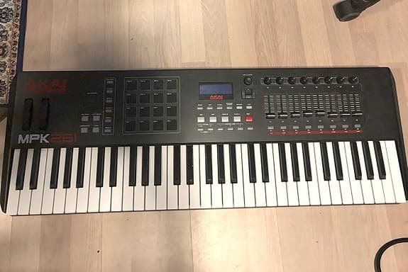 Akai MPK61 MIDI-keyboard svart