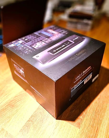 Universal Audio UAD-2 Satellite Thunderbolt 2 QUAD – HELT NY / FABRIKSFÖRSEGLAD!