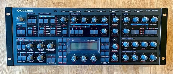 Access Virus TI synthesizer desktop svart