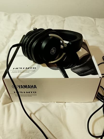 Yamaha HPH-MT8 Studio Monitor Headphones