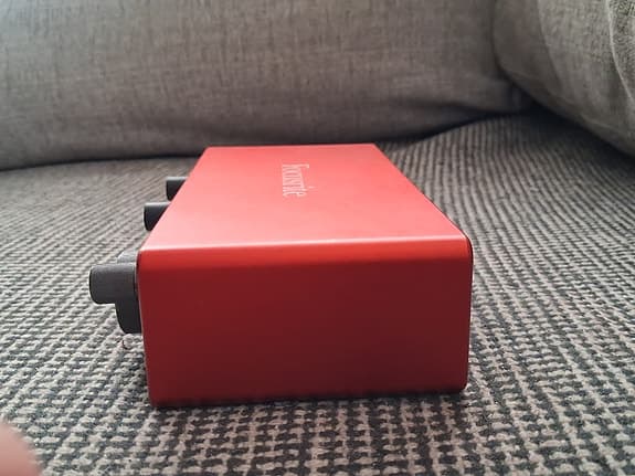 Focusrite Scarlett 2i2 ljudkort röd