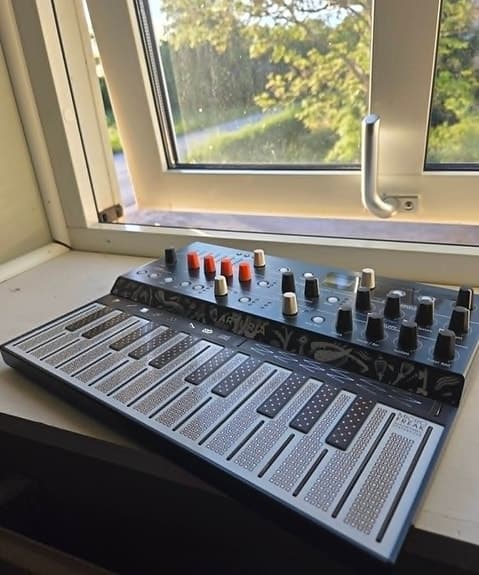 Arturia Microfreak Vocoder Edition synthesizer med mikrofon