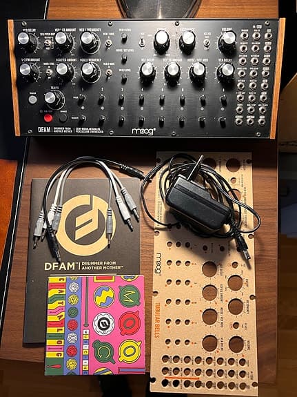 Moog DFAM analog trumsynth / synthesizer