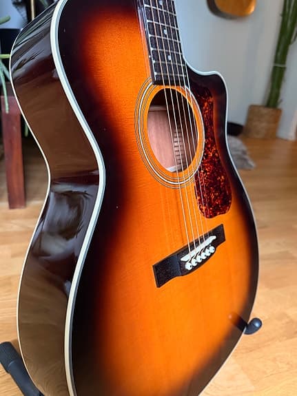 Guild OM-140 CE – Elektroakustisk gitarr