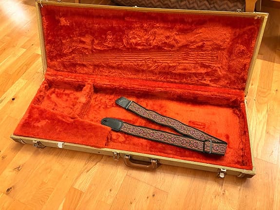Datt hardcase för Fender Stratocaster Telecaster
