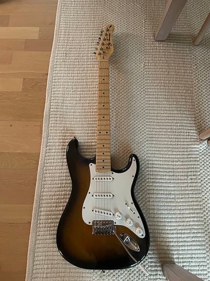 Elgitarr Stratocaster‑stil sunburst