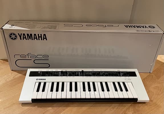 Yamaha Reface CS synthesizer