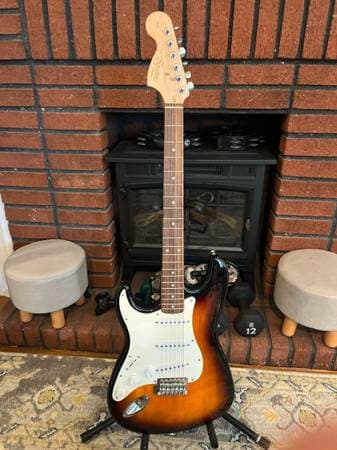 Lefty fender squier strat