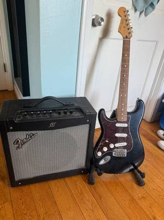 Fender Stratocaster (left handed) MIM 2008 and Fender Mustang II Amplifier