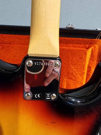 Fender American Vintage ’65 Stratocaster Left-Handed with Hard Case - image 3