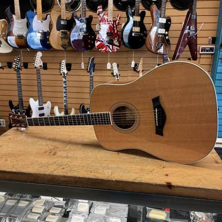 Taylor DN4 Left-Handed Acoustic Guitar w/Case **Gravity Music Gear**
