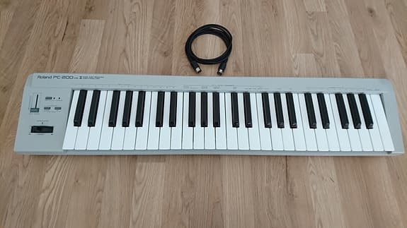 ROLAND PC-200 mkII MIDI-keyboard