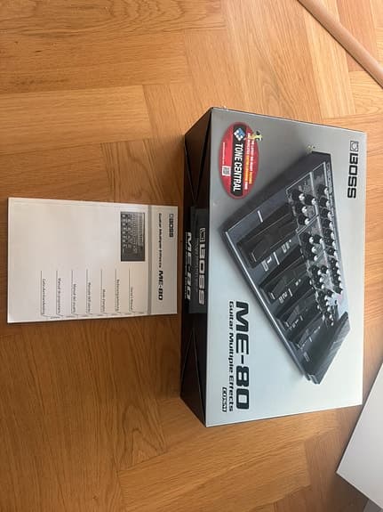 Boss me-80 multiple effects pedal til guitar