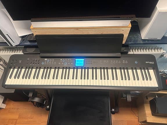 Roland FP - E50 Keyboard Stadig 1 års garanti fra 30.07.2024 Kun afhentning.