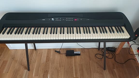KORG SP-280 digital piano - 7 octaves - weighted keys