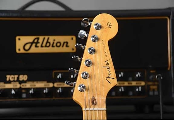 Albion 3 kanaler "all tube" med switch og reverb 50-100W + 4x12"