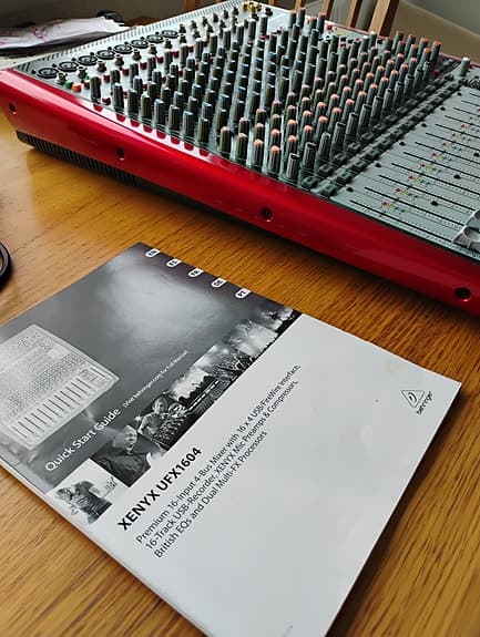 Behringer XENYX UFX1604 mixer