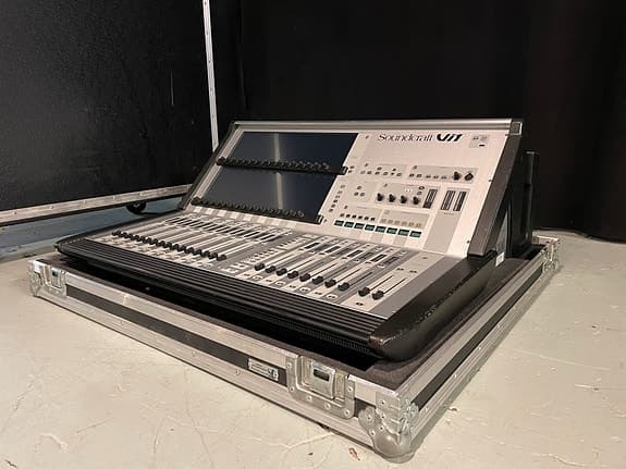 Soundcraft Vi1 mixer