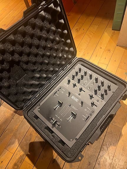 Rane TTM 56 - DJ Mixer med Storm Case