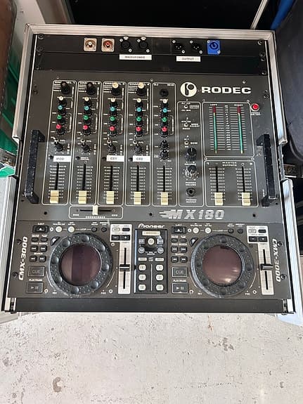 Rodec MX180 DJ Mixer + Pioneer CMX3000 i flightcase