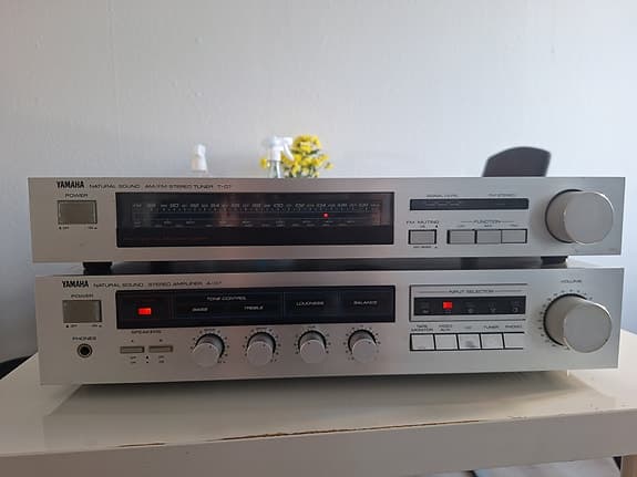 Yamaha Natural Sound AM-FM Stereo Tuner T-07 og Stereo Amplifier A-07