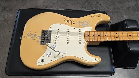 1983 Fender Stratocaster GRAMMY Artist Signed Owned USA American Vintage Guitar