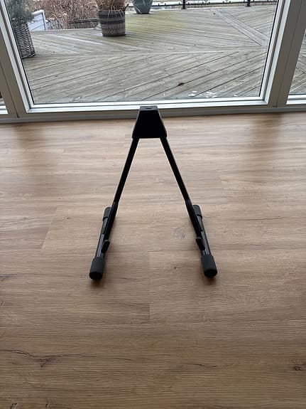 K&M 17540 Electric Guitar Stand, Black