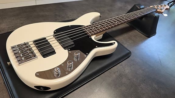 Peavey Forum 5 String Bass USA - Like American Fender Precision Jazz