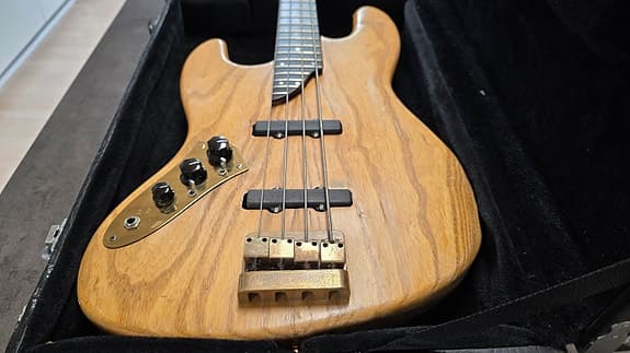 1981 Charvel Custom Shop San Dimas Jazz Bass Venstrehåndet Left Hand Pre-Fender