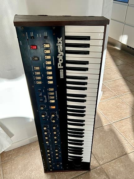 Korg Polysix m. KiwiSix-opgradering og nye tangent-kontakter