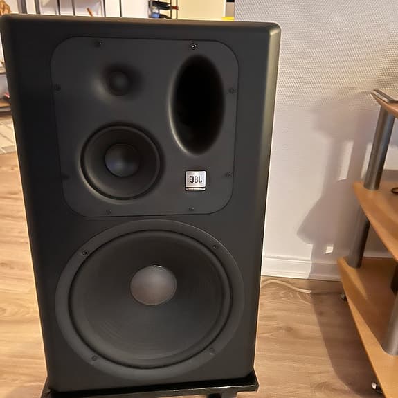 LSR 6332 studio monitor
