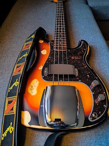 Pagsberg Precision Relic el-bas 4-strenget Sunburst, Black