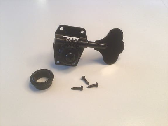 UBRUGT ! SCHALLER , BASS GUITAR , BASS TUNER , BM , BLACK .