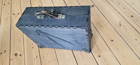 7U, 84HP eurorack case with detachable lid