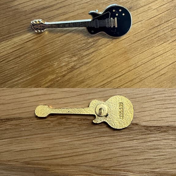 Gibson Les Paul guitar pin sort emalje metal