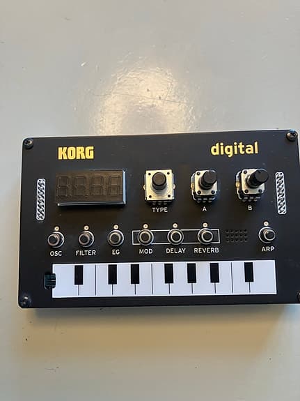 Korg Nu:Tekt digital synthesizer m midi kabler