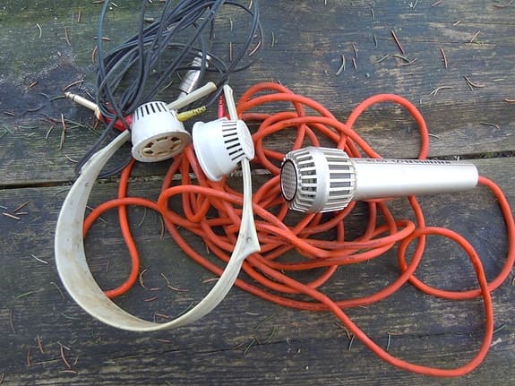 Sennheiser MD 400 og HD 414 mikrofon og hovedtelefoner med kabler