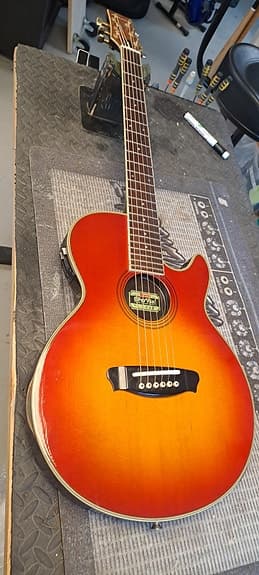 Morris Groovin' PA-28F Acoustic Power guitar