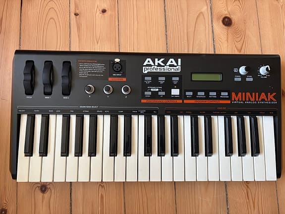 Akai Miniak