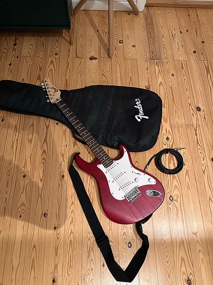Cort G100 Open Pore Electric Guitar Black Cherry + Fender Strap + Fender case