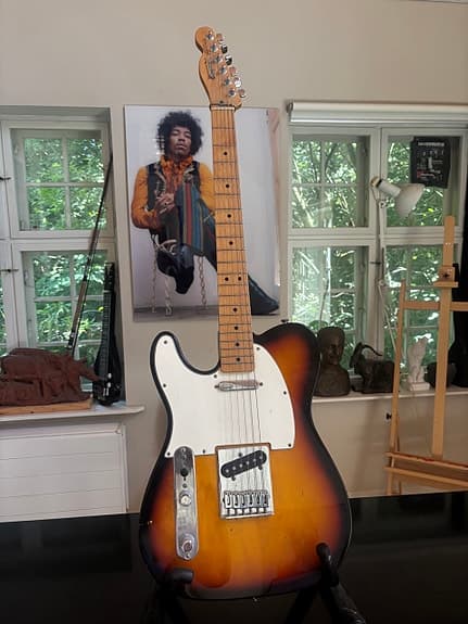 Elektrisk Fender guitar - Telecaster-style sunburst (venstrehånds)