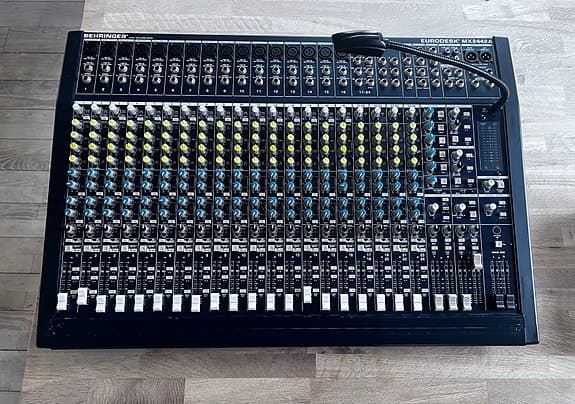 Live/studie mixer Behringer Eurodesk MX2442A