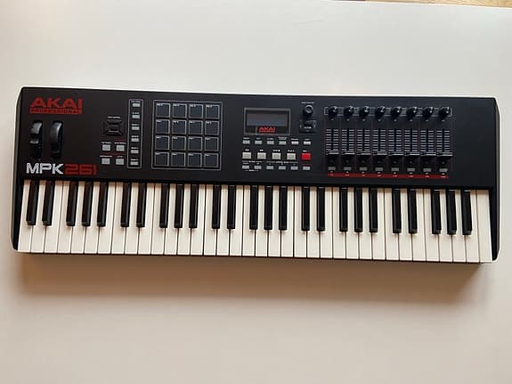 Akai MPK261 MIDI keyboard controller – 61 tangenter, fungerer