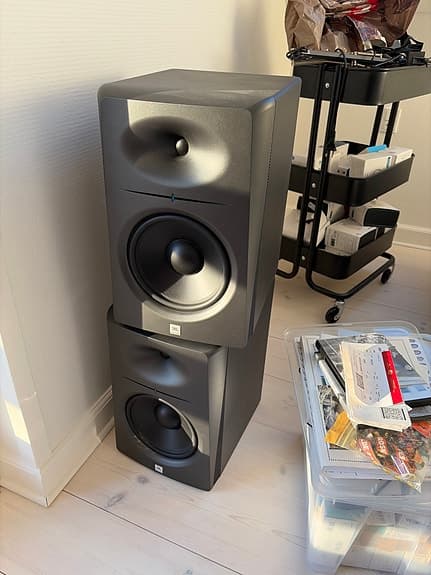 JBL LSR 2300 aktive studiomonitorer sort