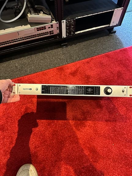 Universal Audio Apollo 16 gen 1. lydinterface 19" rack sølv